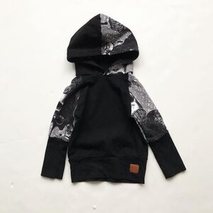 Skull black/gray hoodie EUC 12-18 months